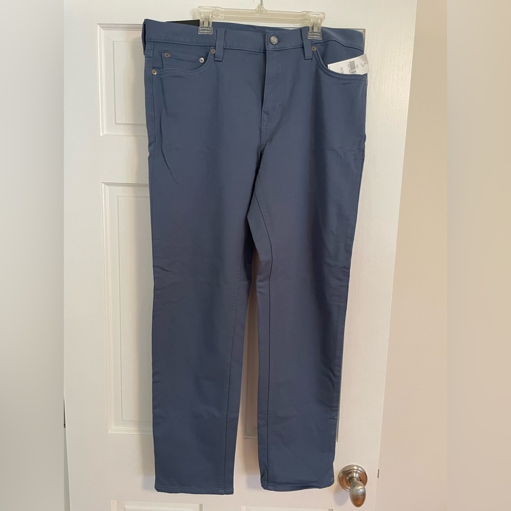 NWT men’s Banana Republic Traveler chinos 33x30